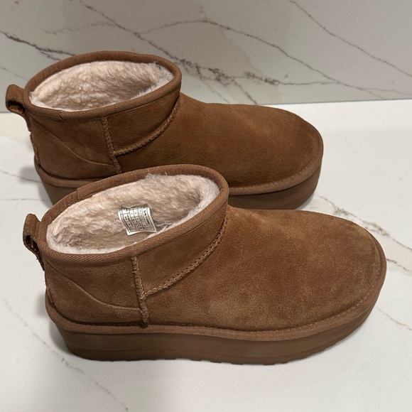 UGG Platform Boots - Picture 9 of 9